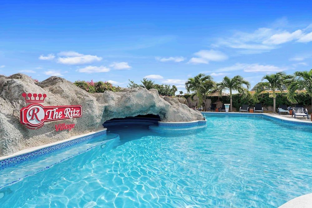 حوض السباحة صورة