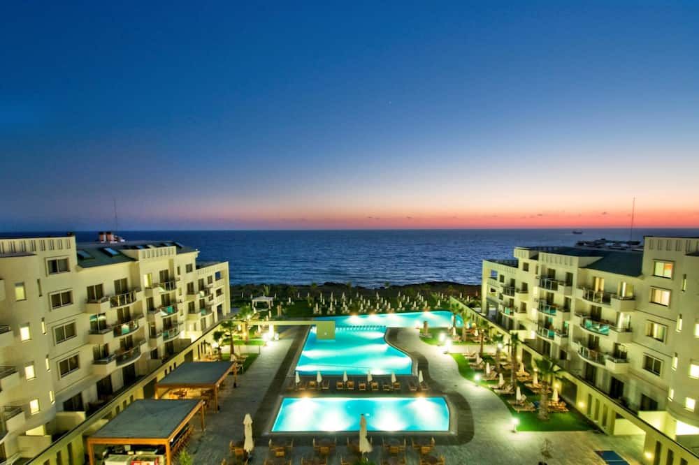 حوض السباحة صورة