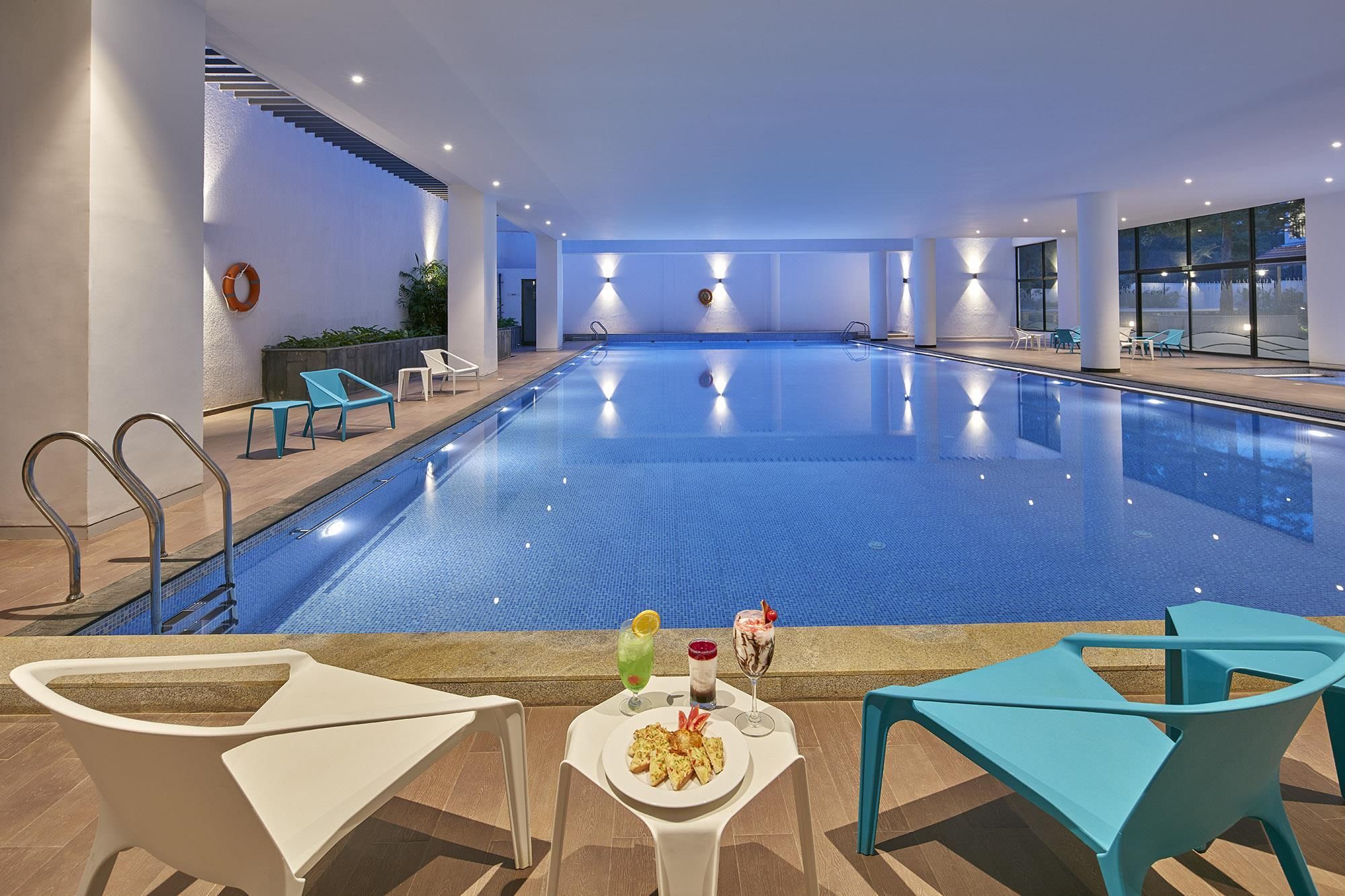 حوض السباحة