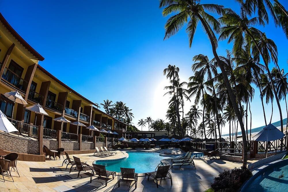 حوض السباحة