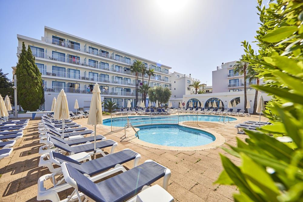 حوض السباحة