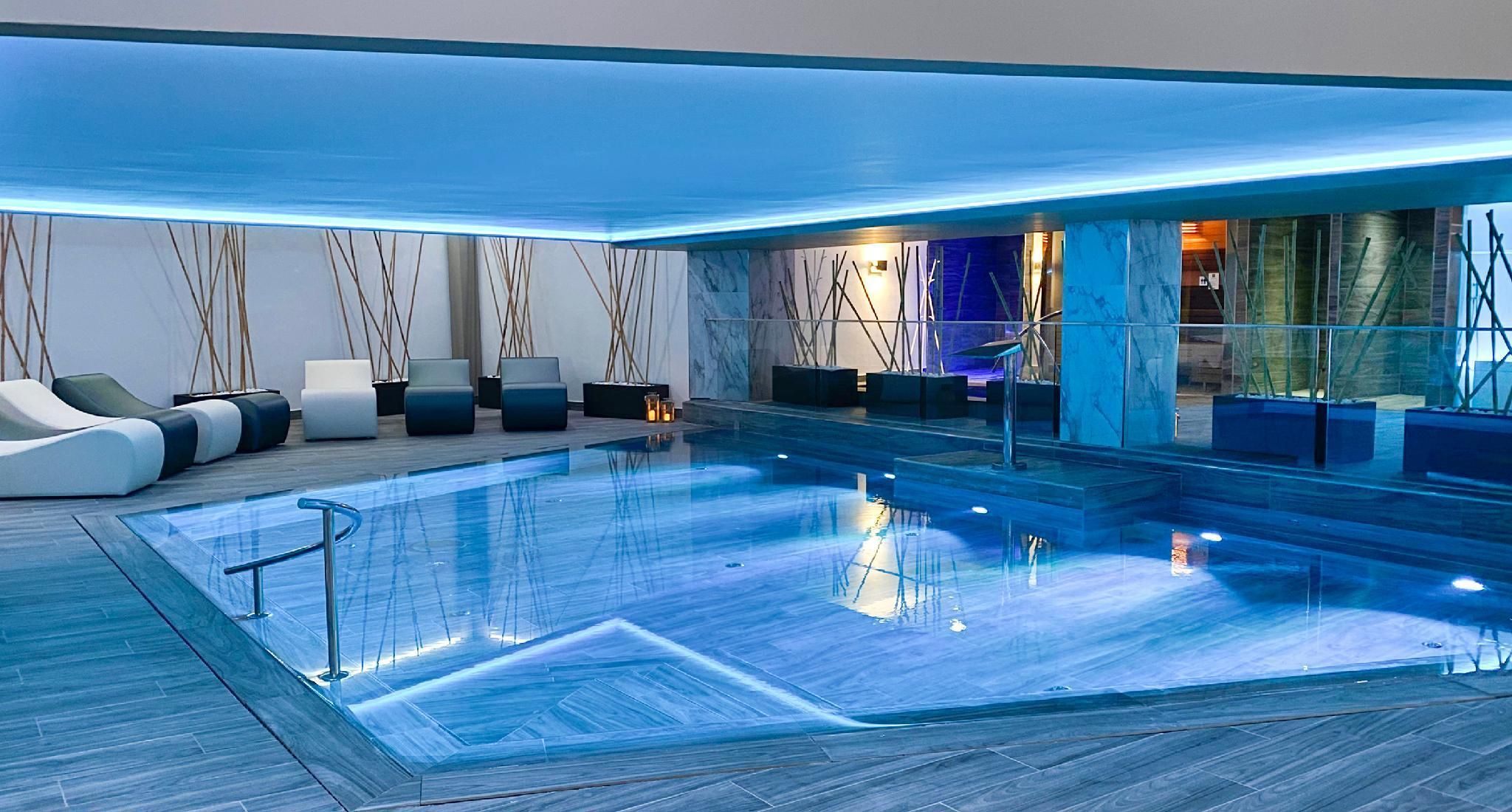 حوض السباحة صورة