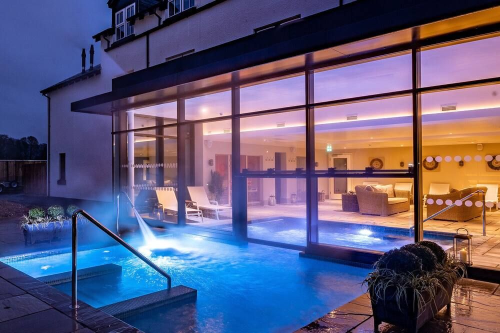 حوض السباحة صورة