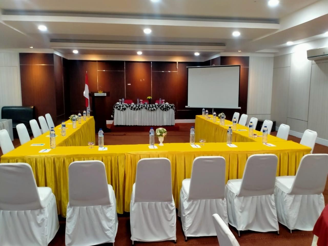 غرفة الاجتماعات