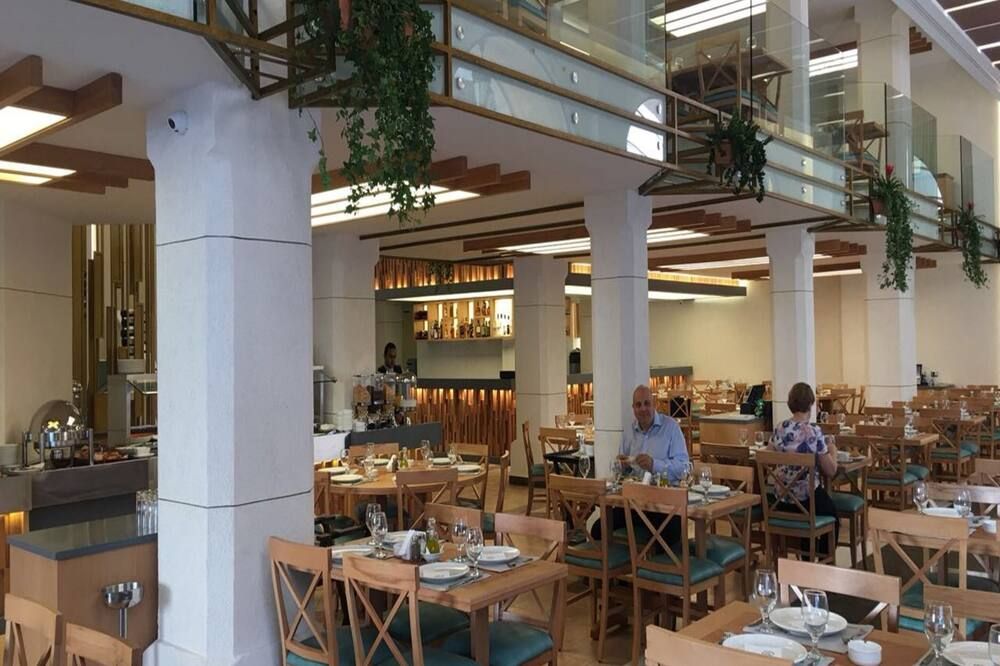 مطعم