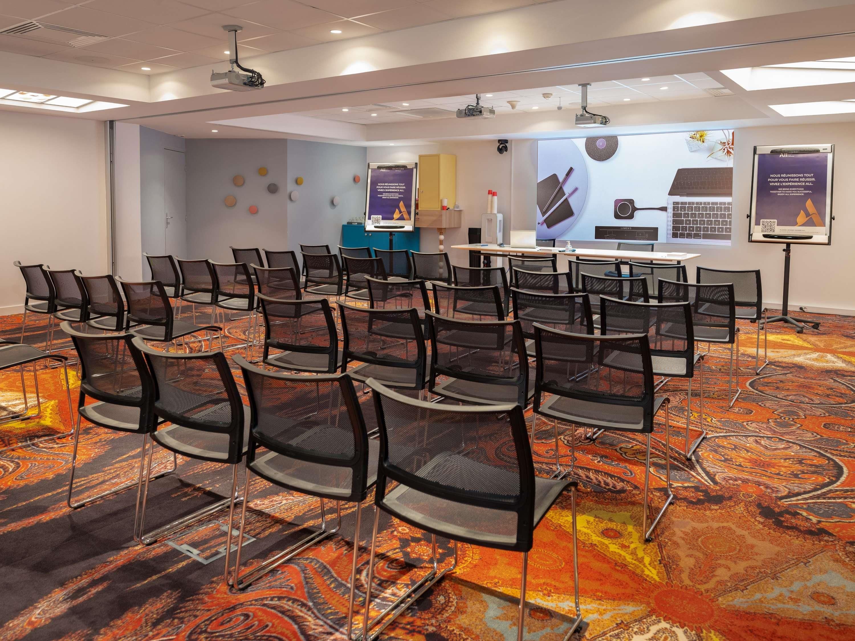 غرفة الاجتماعات