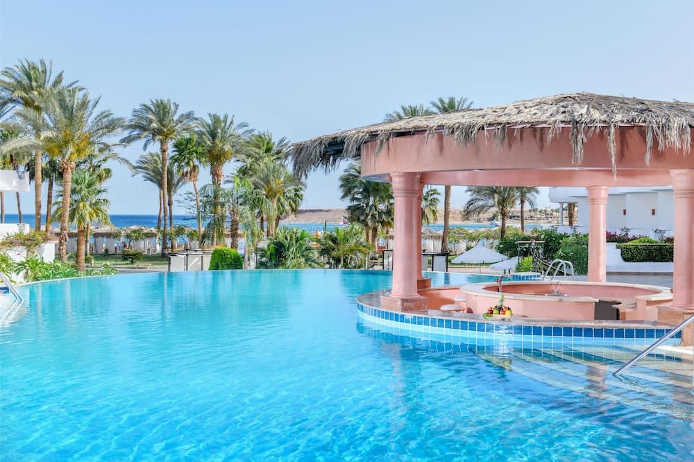 حوض السباحة