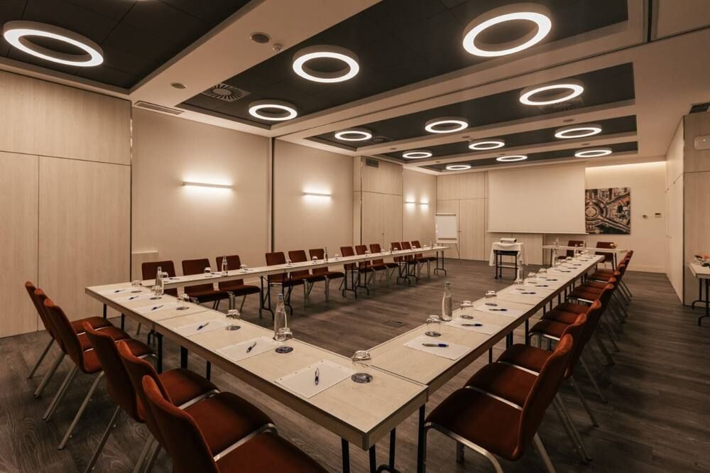 غرفة الاجتماعات