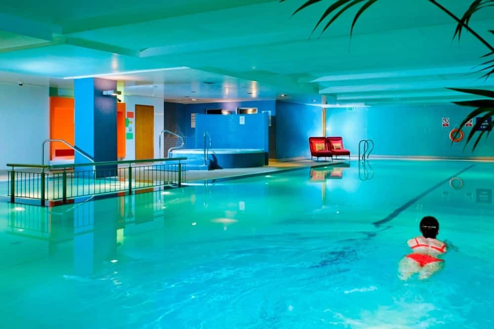 حوض السباحة صورة