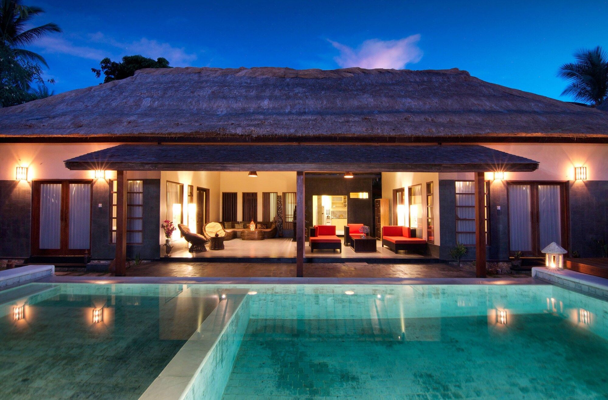 حوض السباحة