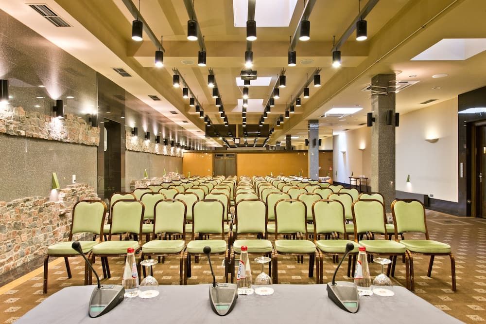 غرفة الاجتماعات