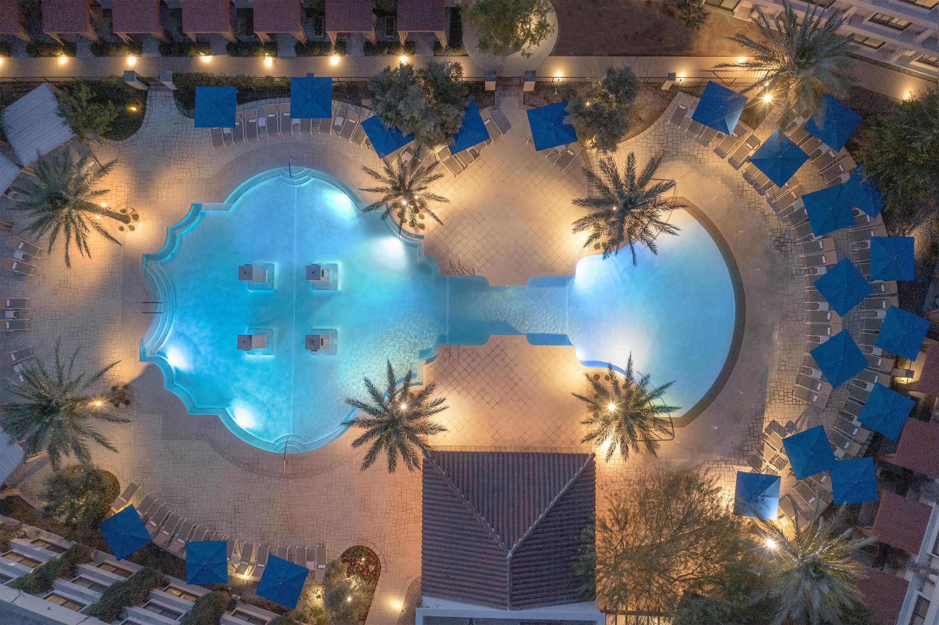 حوض السباحة