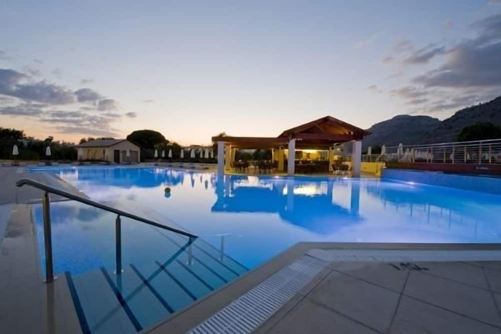 حوض السباحة صورة