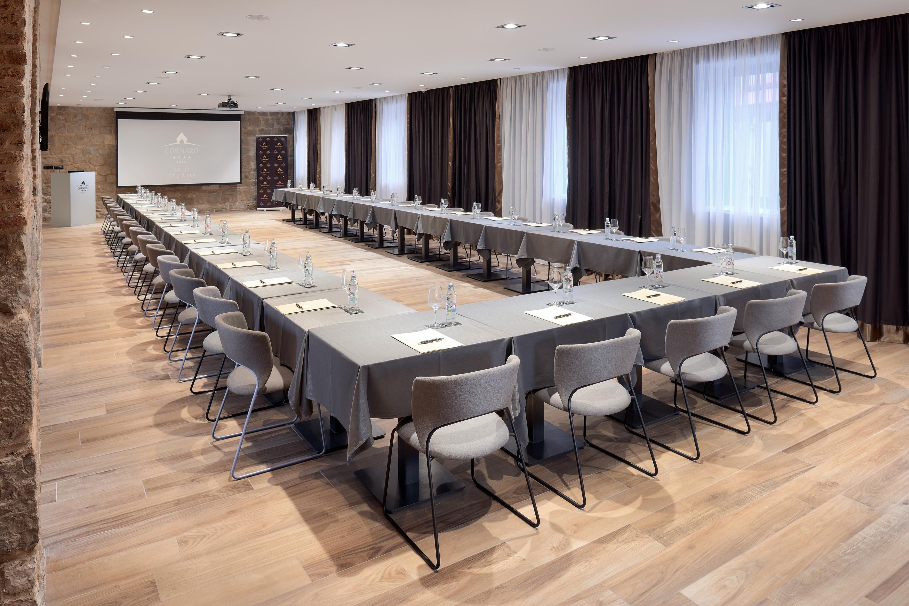 غرفة الاجتماعات