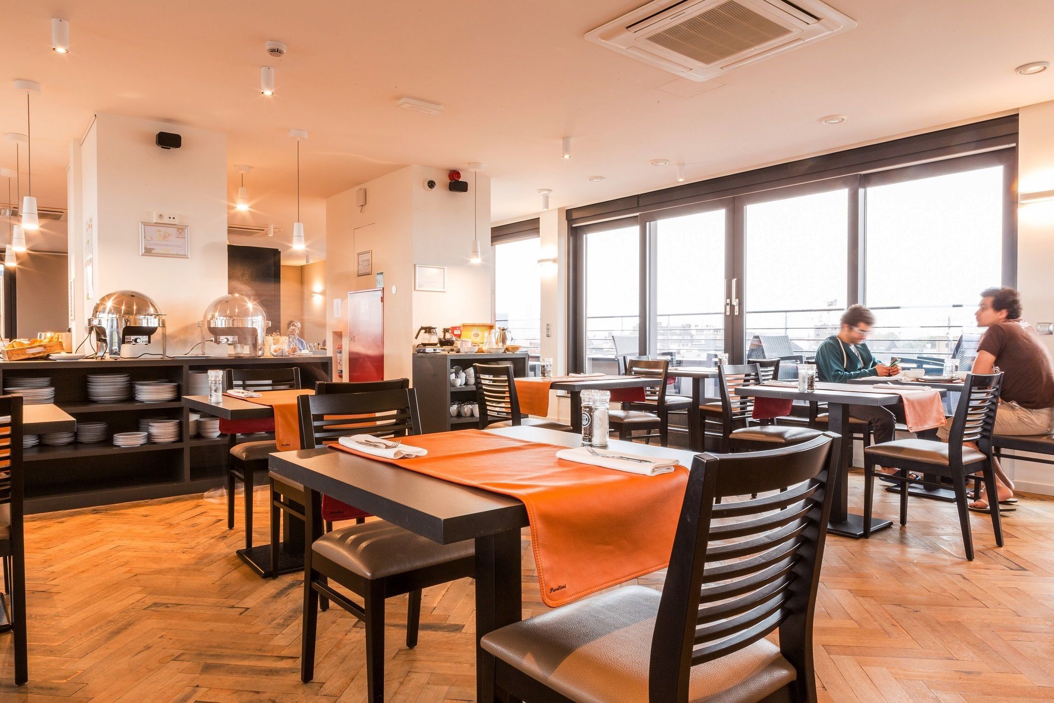 مطعم