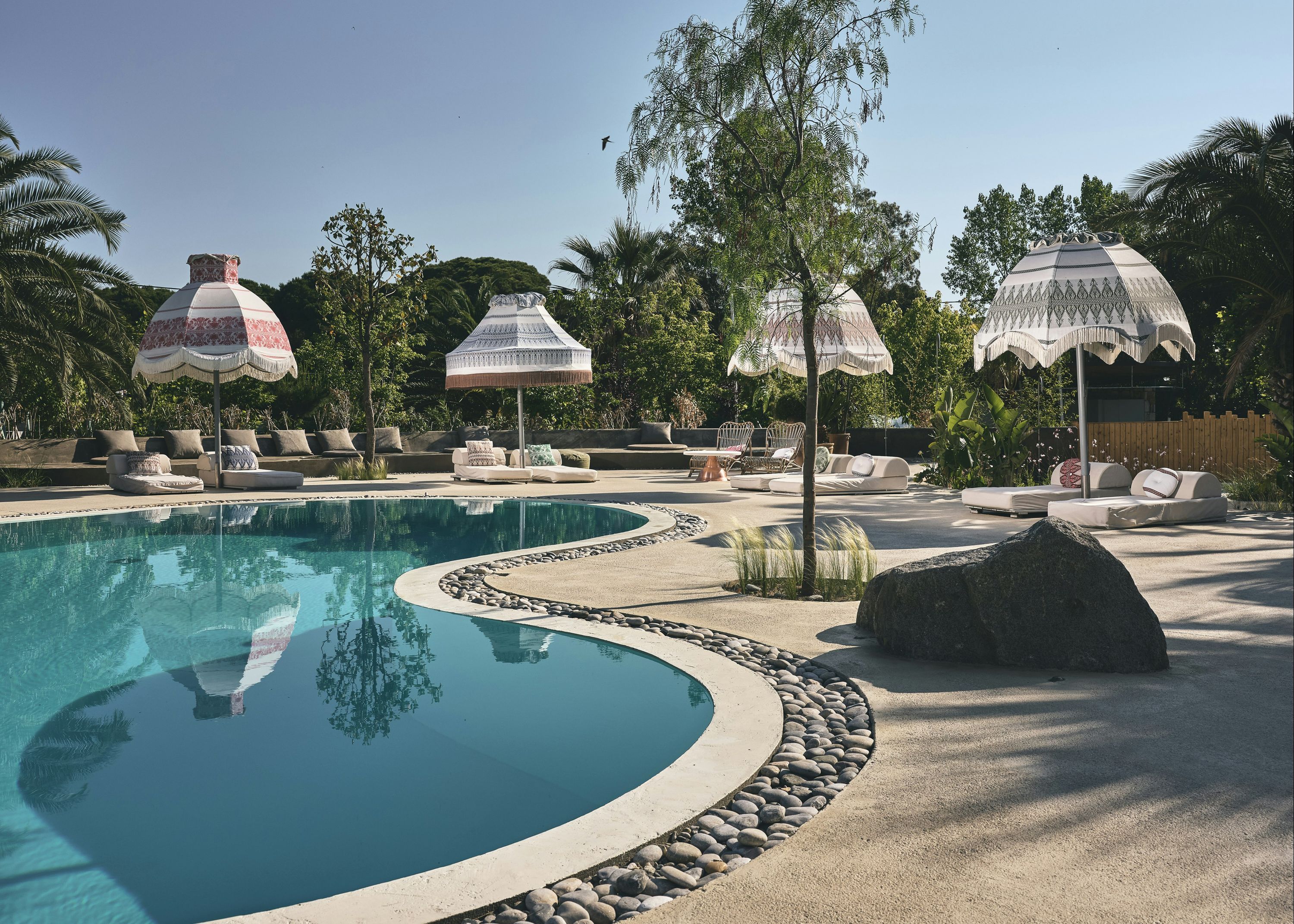 حوض السباحة