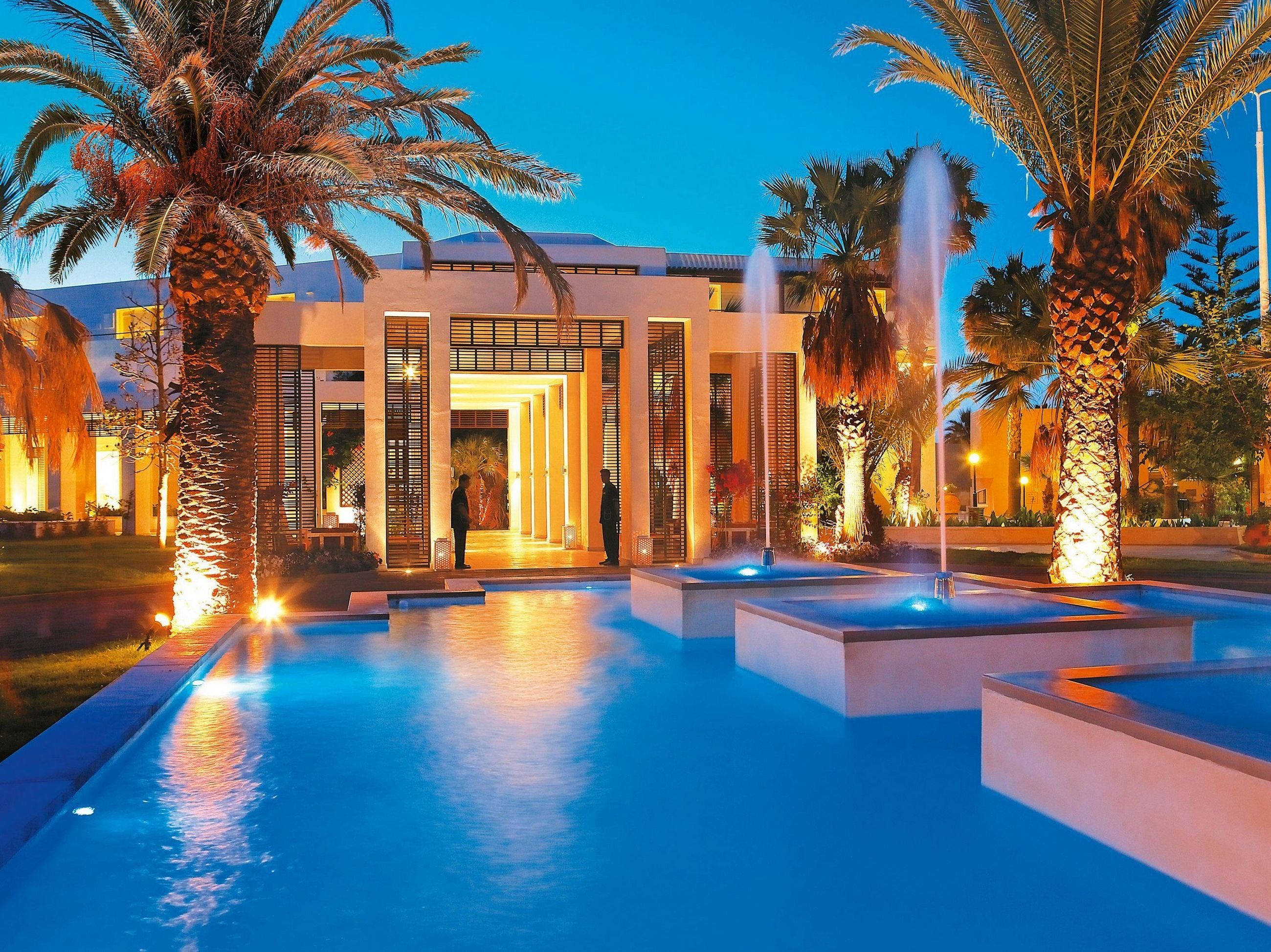 حوض السباحة