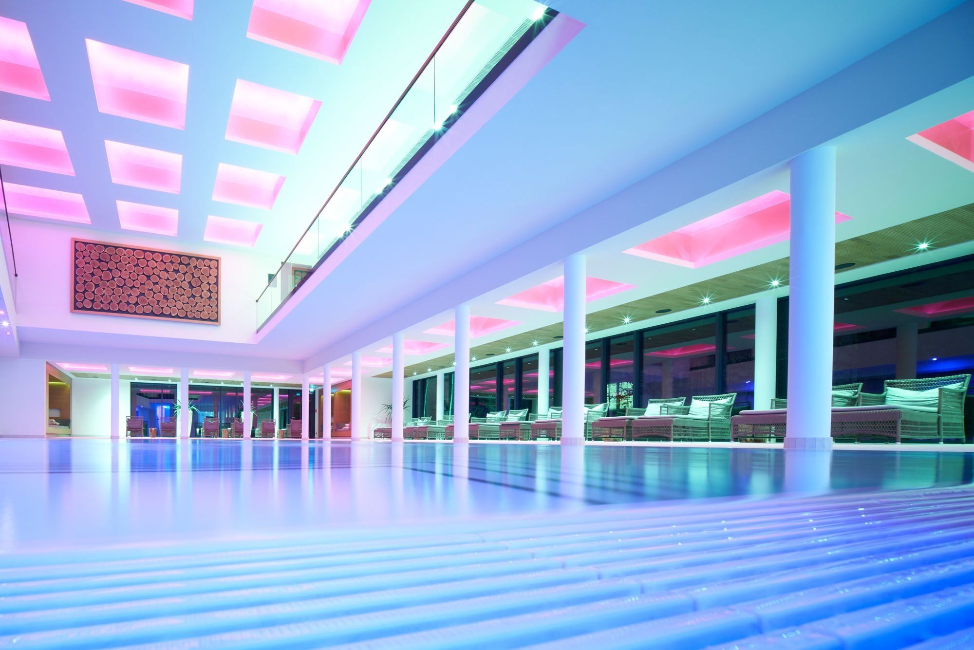 حوض السباحة