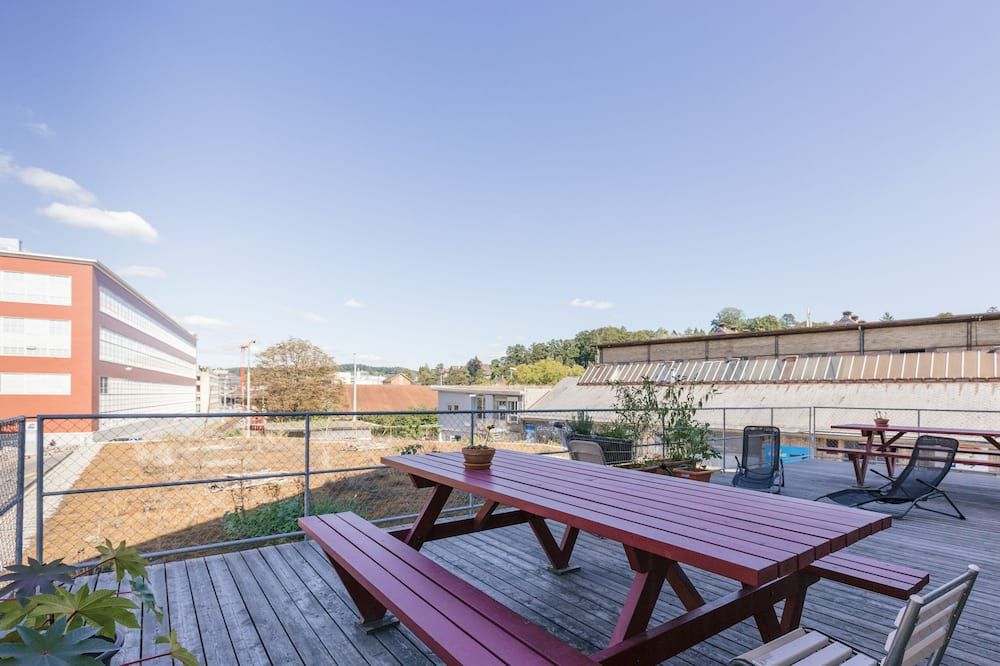 شرفة مرصوفة