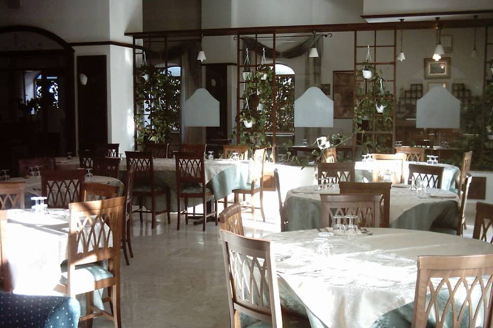 مطعم