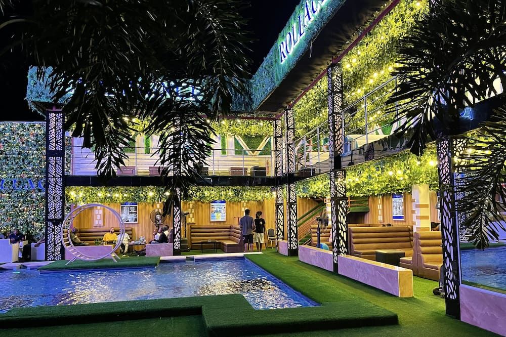 حوض السباحة صورة