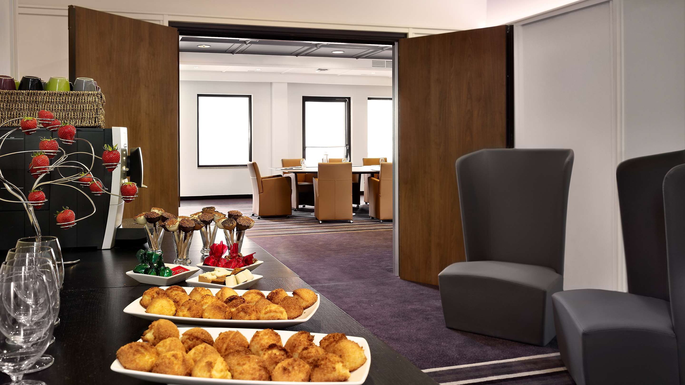 غرفة الاجتماعات