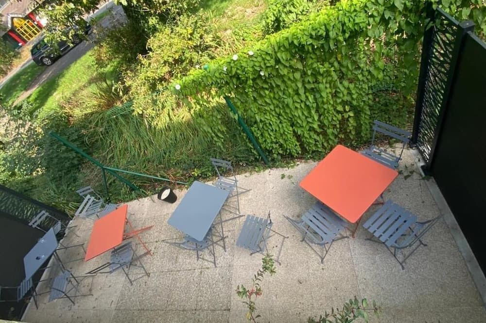 شرفة مرصوفة