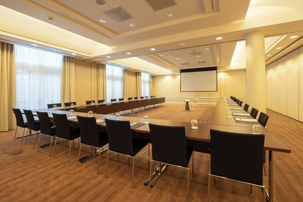 غرفة الاجتماعات