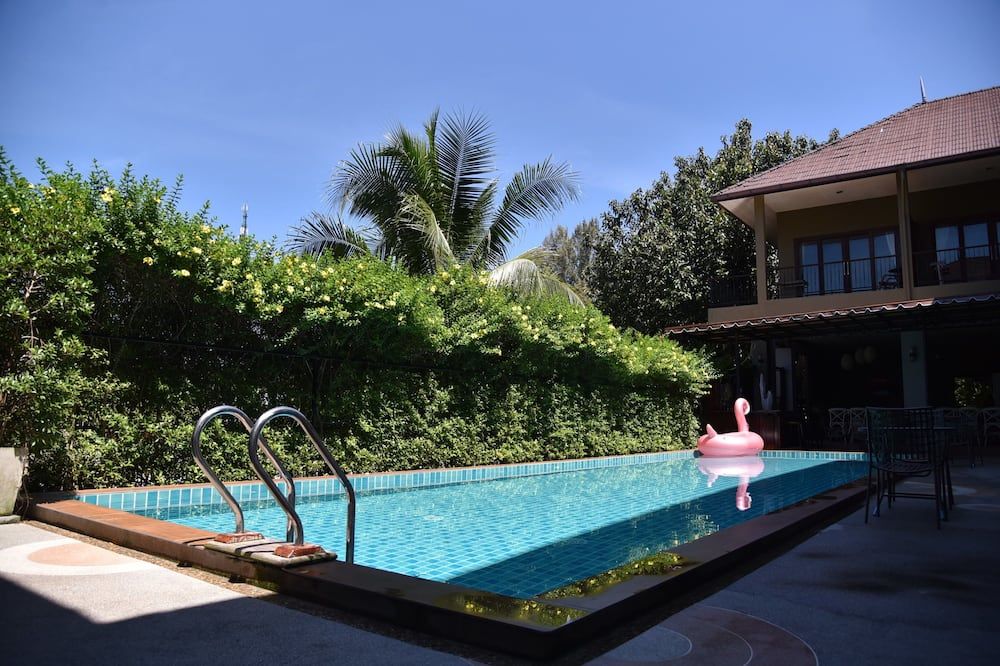 حوض السباحة صورة