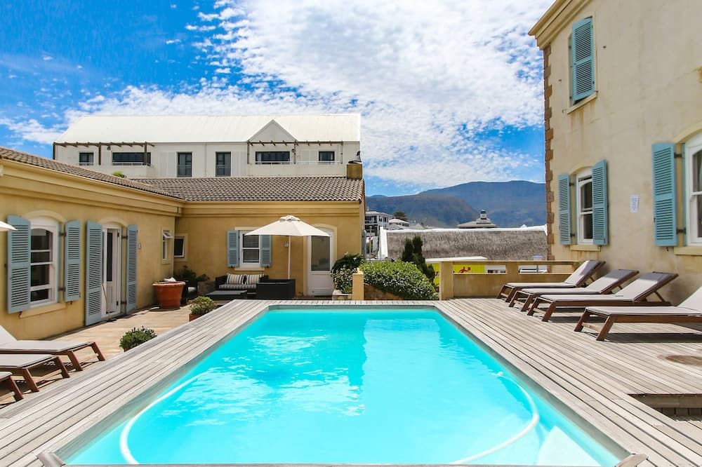 حوض السباحة صورة