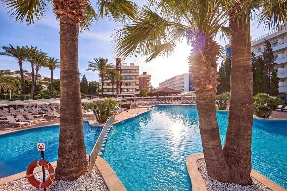 حوض السباحة