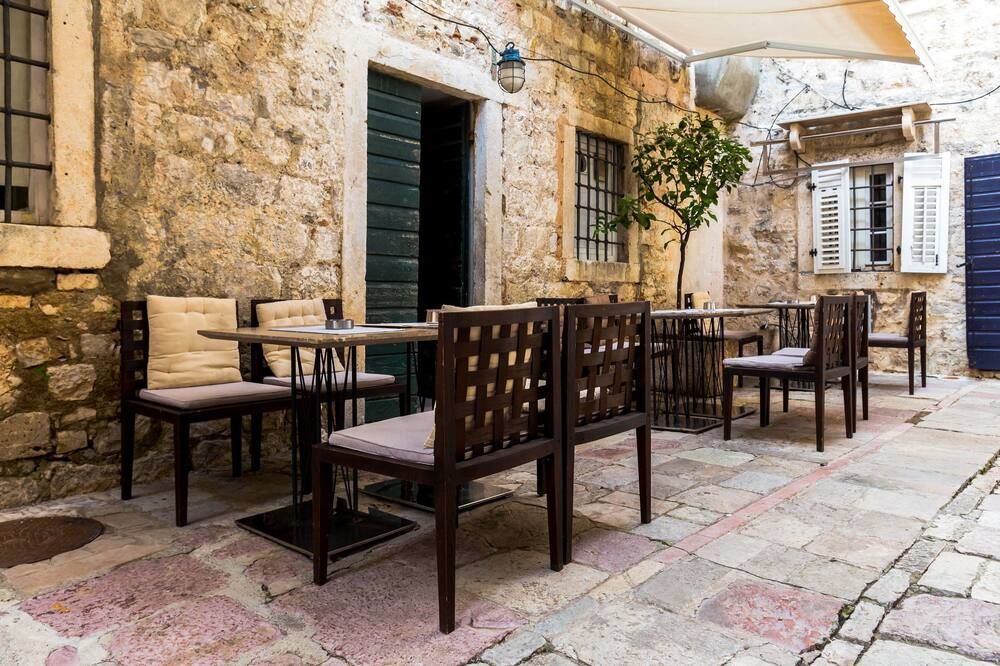 شرفة مرصوفة