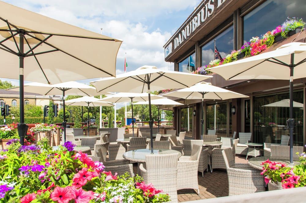 شرفة مرصوفة