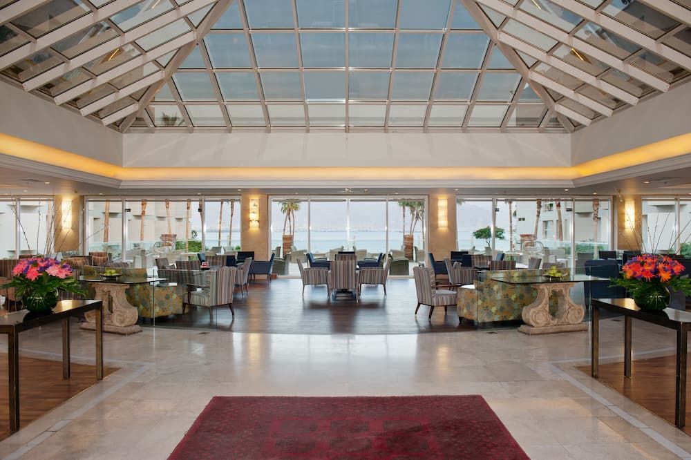 حوض السباحة