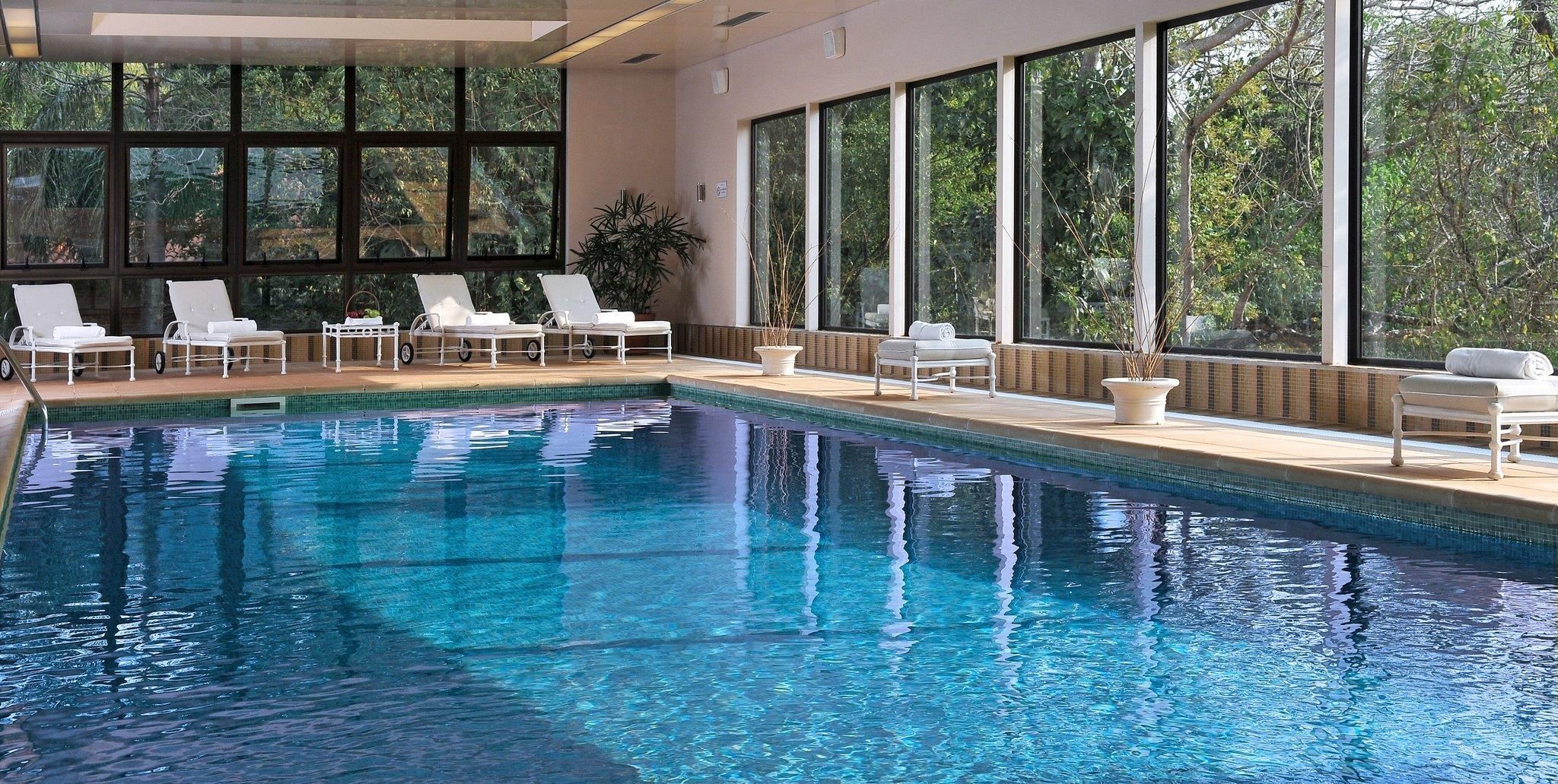 حوض السباحة