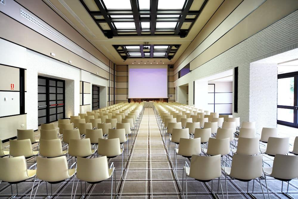 غرفة الاجتماعات