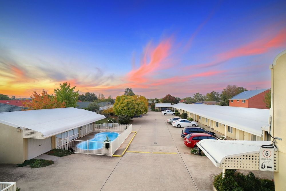 حوض السباحة صورة