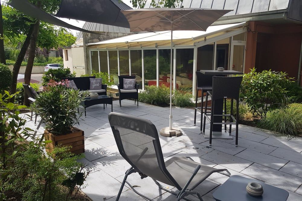 شرفة مرصوفة