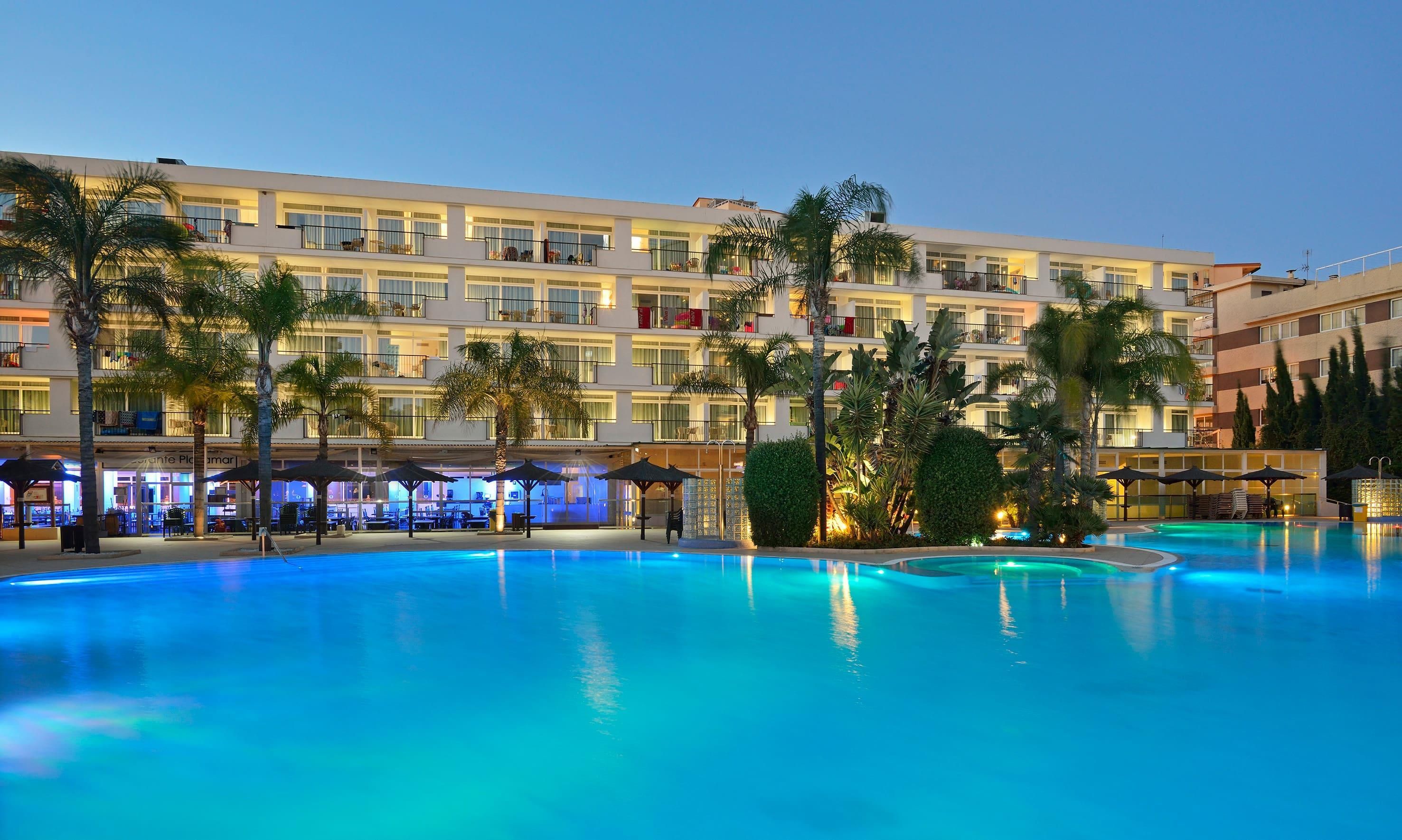 حوض السباحة