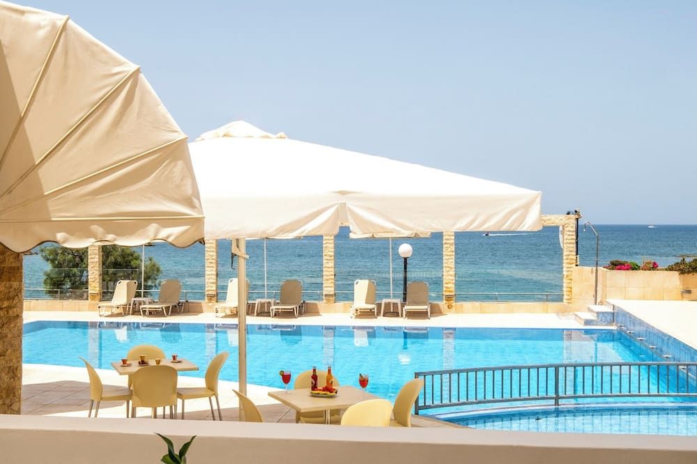 حوض السباحة صورة