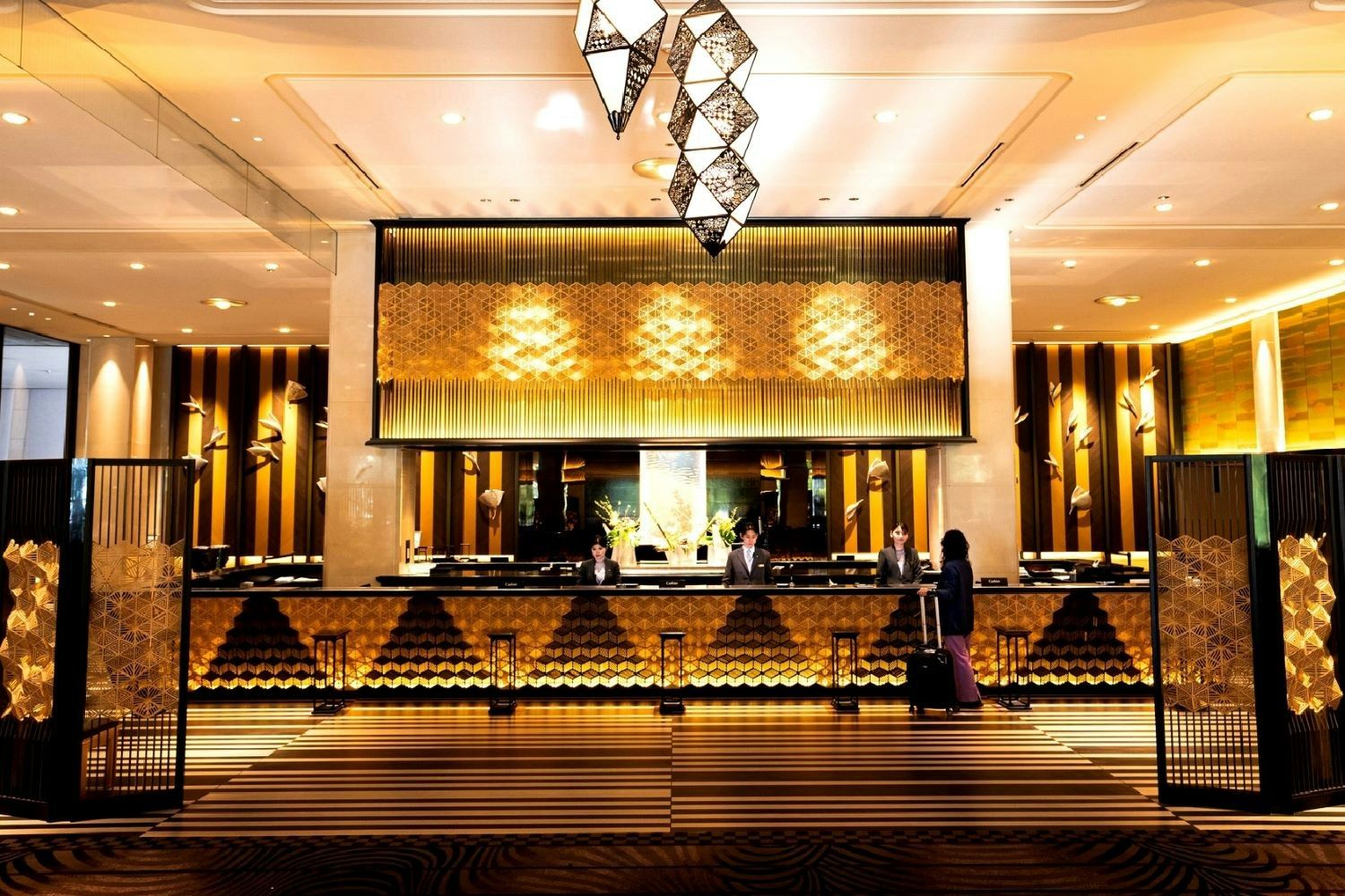 حوض السباحة