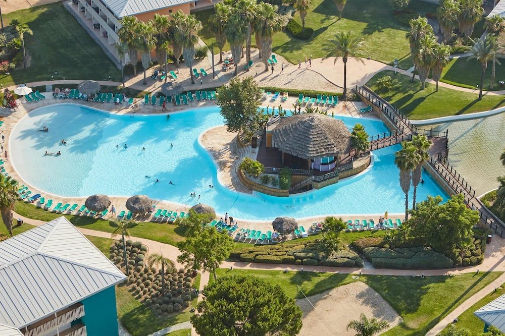 حوض السباحة صورة