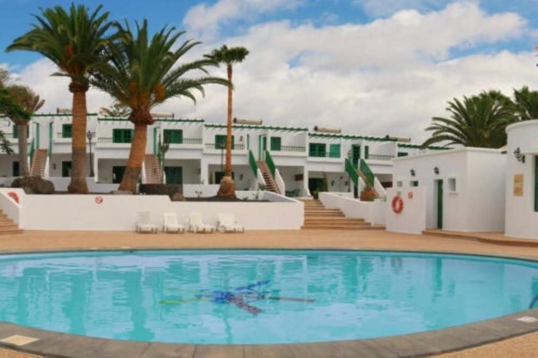 حوض السباحة