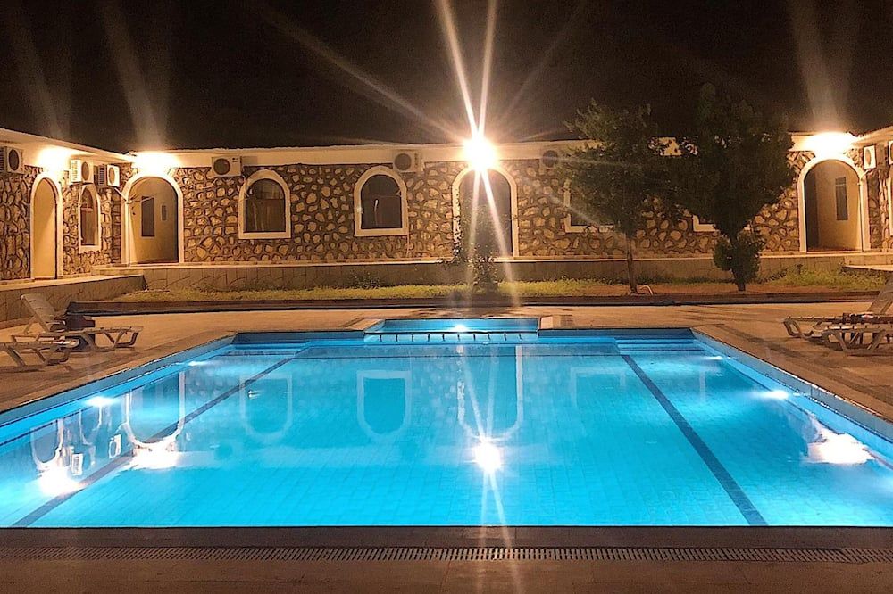 حوض السباحة صورة