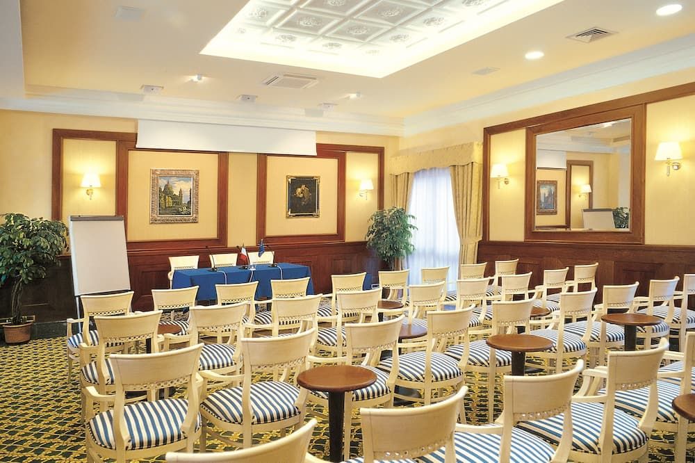 غرفة الاجتماعات