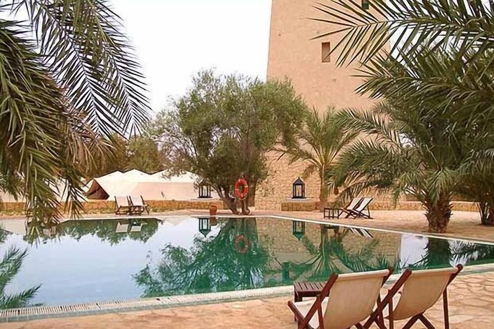 حوض السباحة صورة