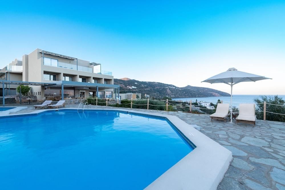 حوض السباحة صورة