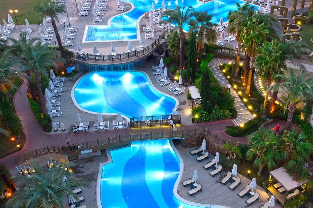 حوض السباحة صورة