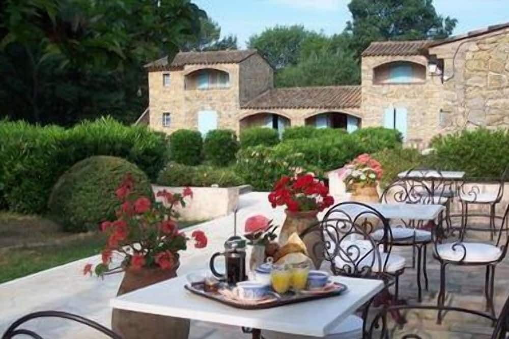 شرفة مرصوفة