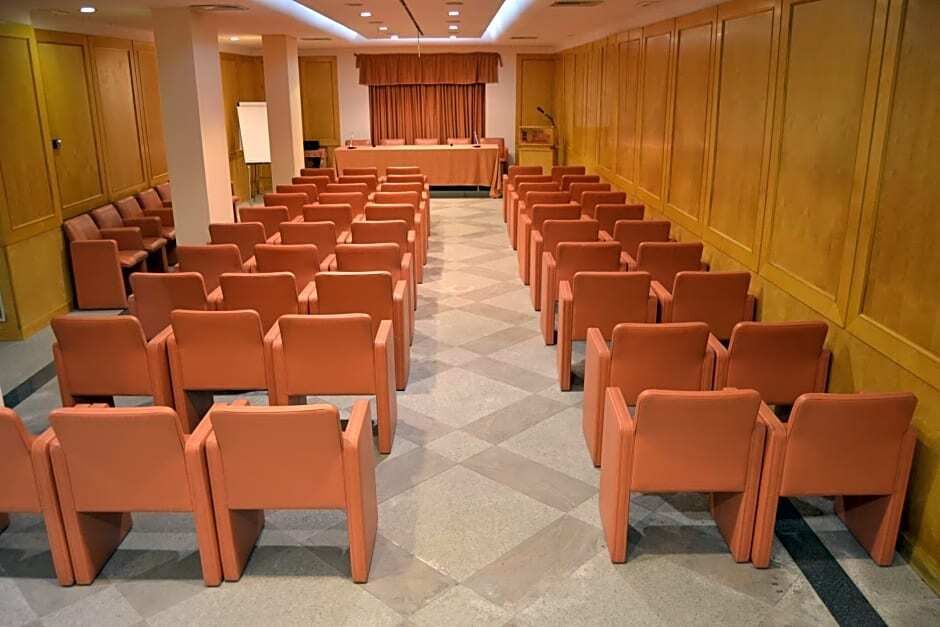 غرفة الاجتماعات